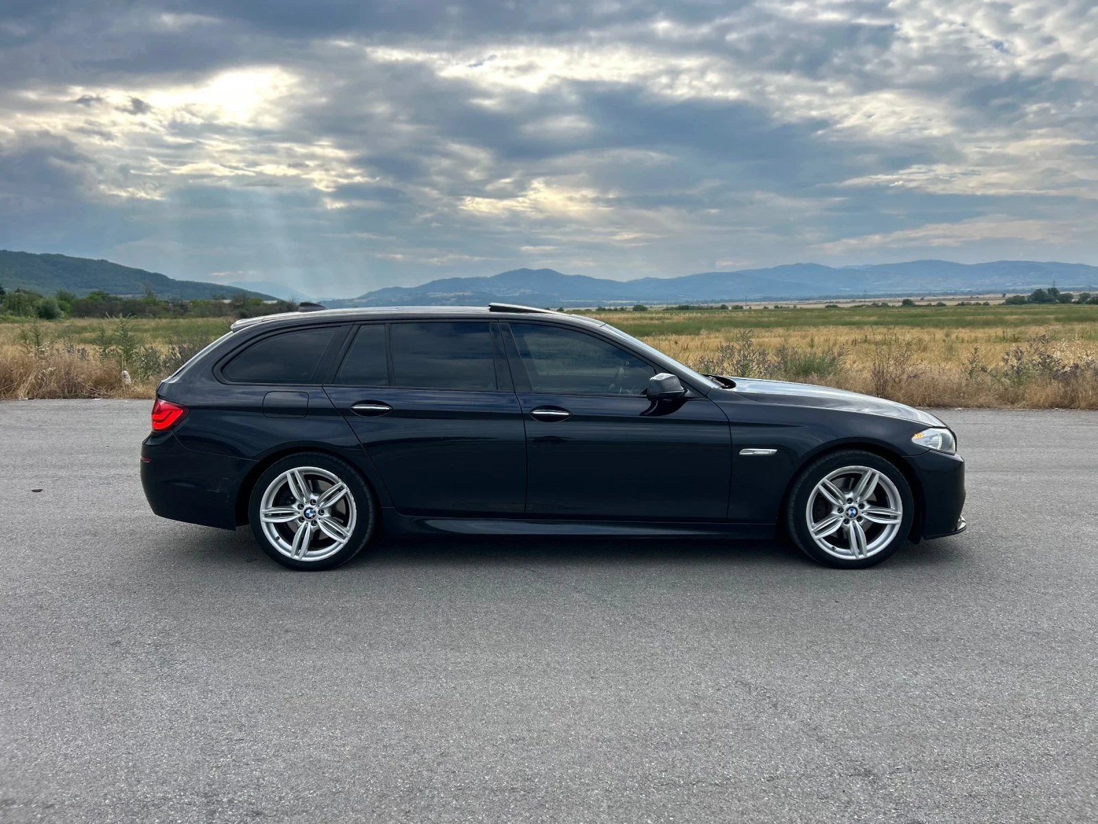 BMW 530 FULL M-Pack* ВАКУМ* ПОДГРЕВ* СЕРВИЗНА ИСТОРИЯ* , снимка 4 - Автомобили и джипове - 55138364