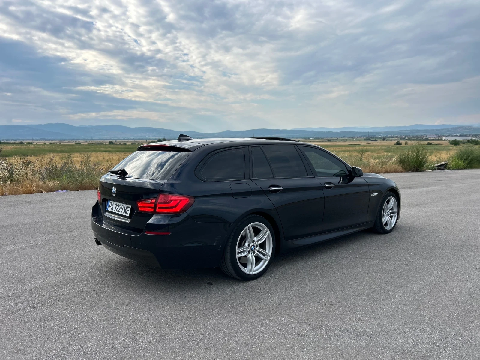 BMW 530 FULL M-Pack* ВАКУМ* ПОДГРЕВ* СЕРВИЗНА ИСТОРИЯ* , снимка 5 - Автомобили и джипове - 55138364