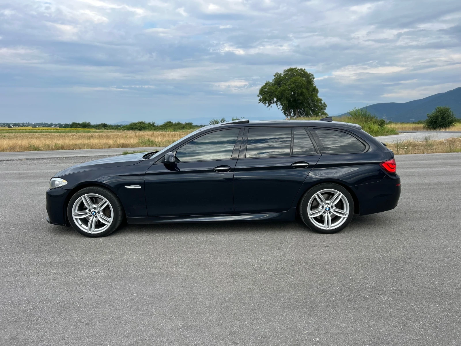 BMW 530 FULL M-Pack* ВАКУМ* ПОДГРЕВ* СЕРВИЗНА ИСТОРИЯ* , снимка 7 - Автомобили и джипове - 55138364