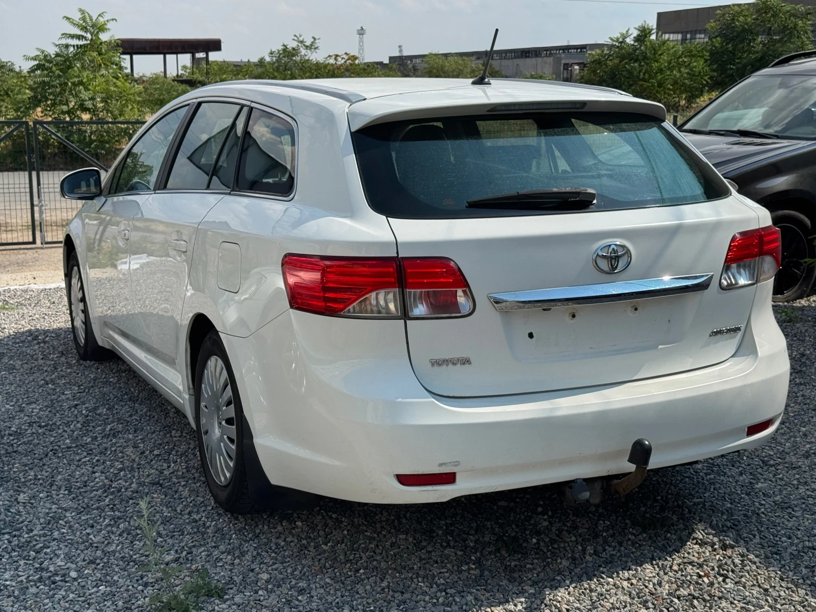 Toyota Avensis 1.8 Facelift, снимка 5 - Автомобили и джипове - 55466285