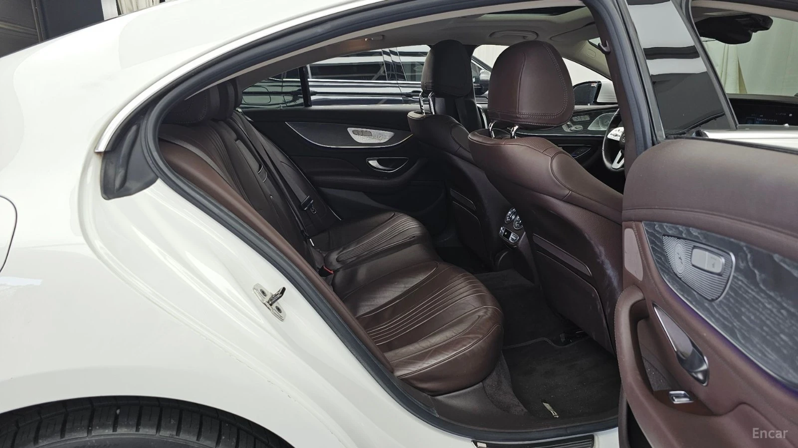 Mercedes-Benz CLS 450 4MATIC* AMG* ПОДГРЕВ* ОБДУХВАНЕ* BURMESTER* PANO* , снимка 11 - Автомобили и джипове - 55541438