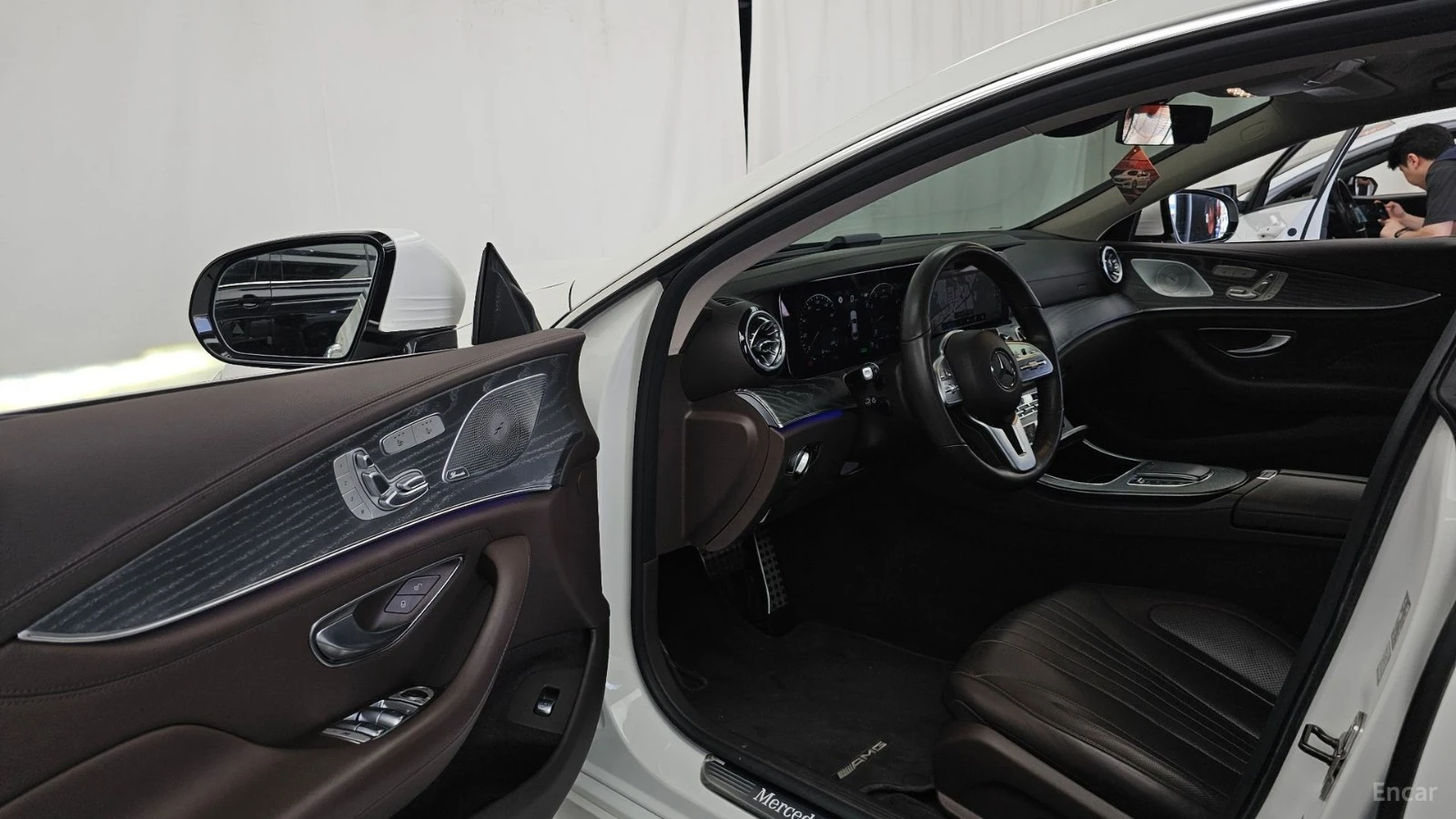 Mercedes-Benz CLS 450 4MATIC* AMG* ПОДГРЕВ* ОБДУХВАНЕ* BURMESTER* PANO* , снимка 9 - Автомобили и джипове - 55541438