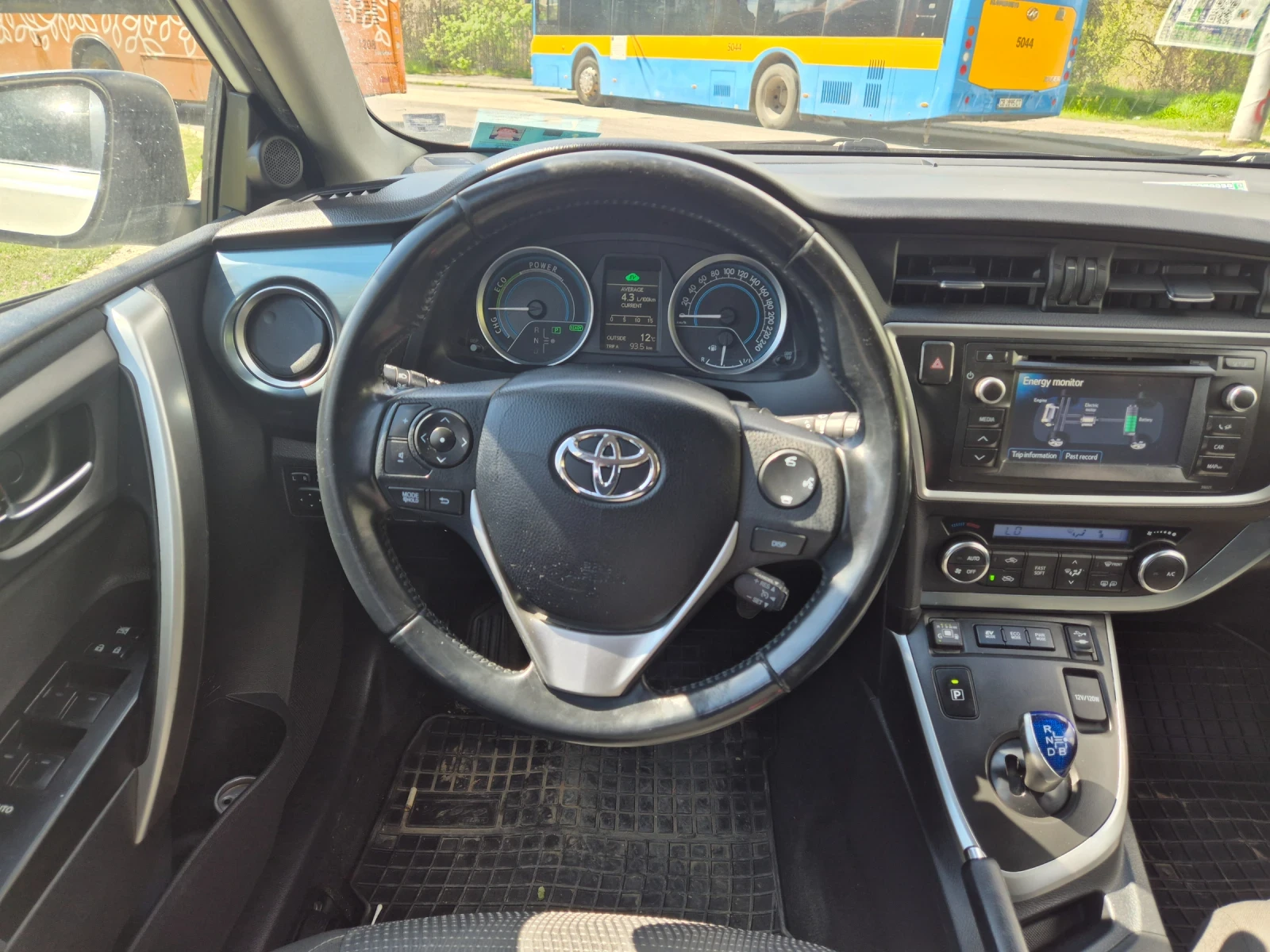 Toyota Auris Hybrid LPG, снимка 13 - Автомобили и джипове - 55959835