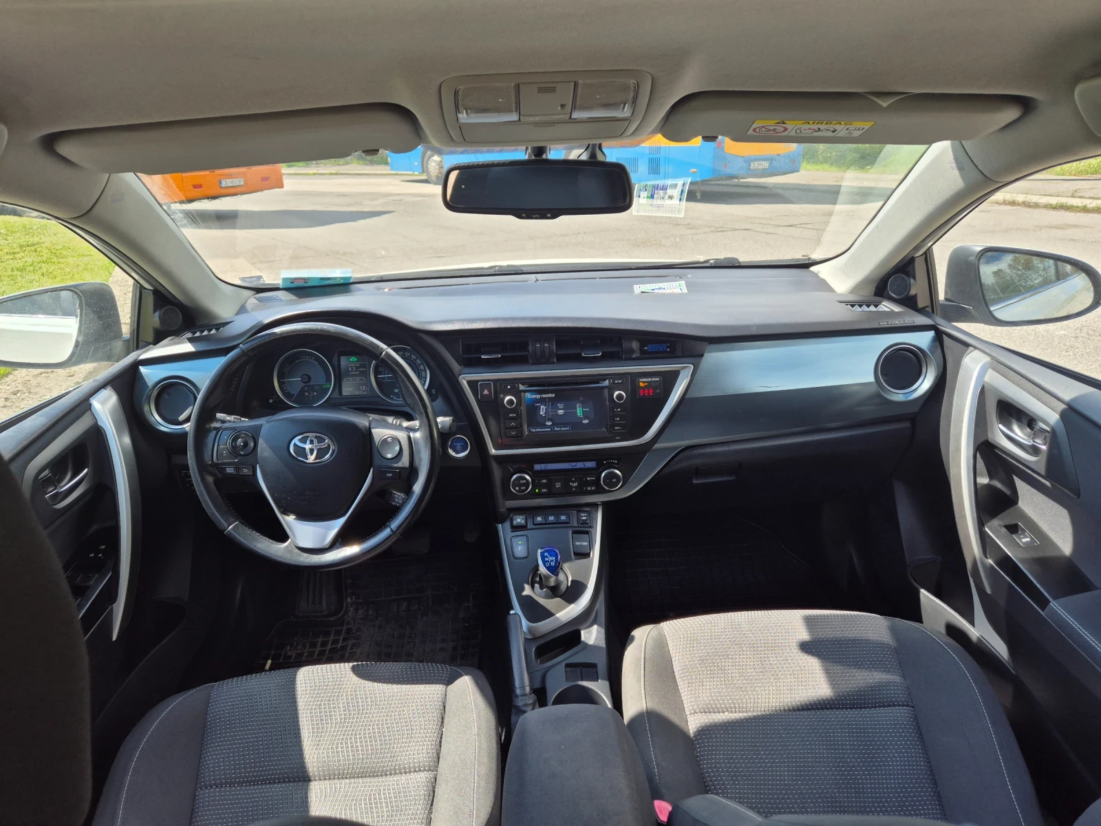 Toyota Auris Hybrid LPG, снимка 12 - Автомобили и джипове - 55959835