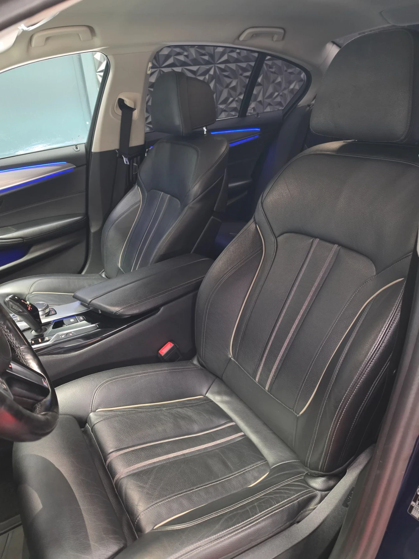 BMW 530 G30* M-PACK* 3.0D* ACTIVE SOUND* HEAD UP* PARK ASS, снимка 12 - Автомобили и джипове - 56105157