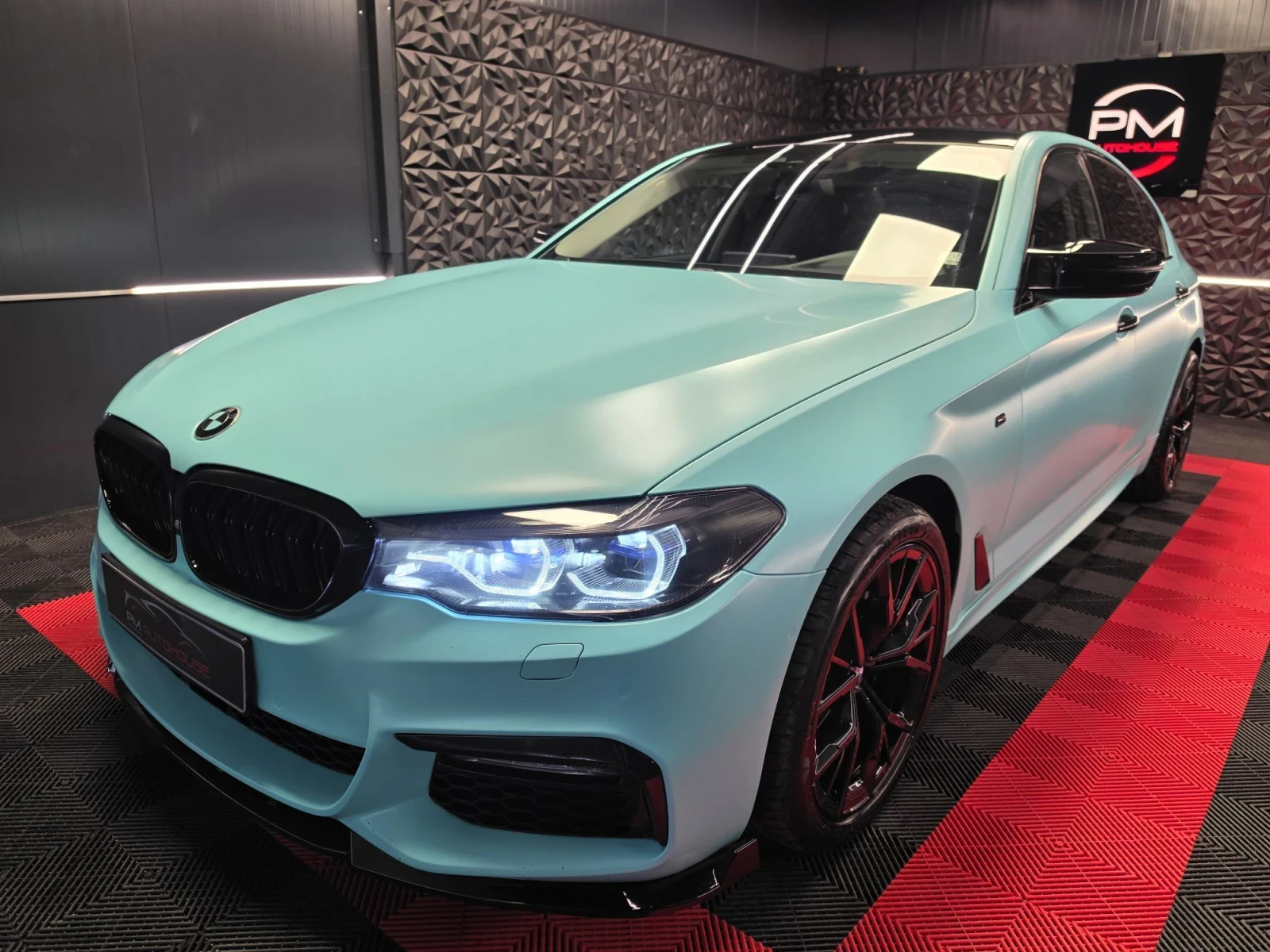 BMW 530 G30* M-PACK* 3.0D* ACTIVE SOUND* HEAD UP* PARK ASS, снимка 2 - Автомобили и джипове - 56105157