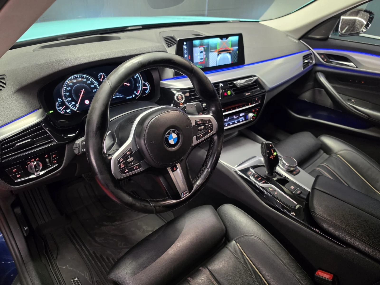 BMW 530 G30* M-PACK* 3.0D* ACTIVE SOUND* HEAD UP* PARK ASS, снимка 7 - Автомобили и джипове - 56105157