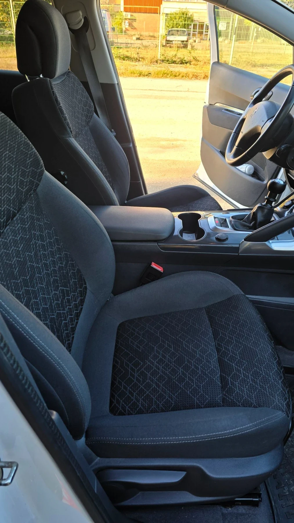 Peugeot 3008 1.6, снимка 16 - Автомобили и джипове - 56371772