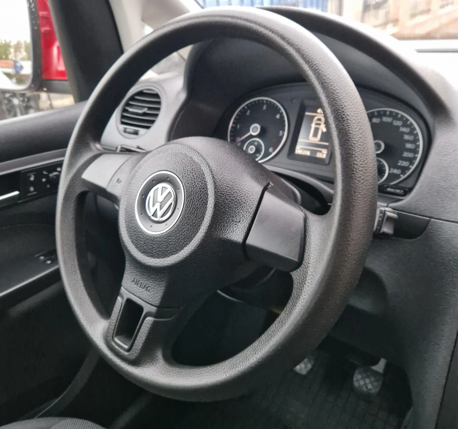 VW Caddy 1.6TDI 102к.с, снимка 11 - Автомобили и джипове - 56660776