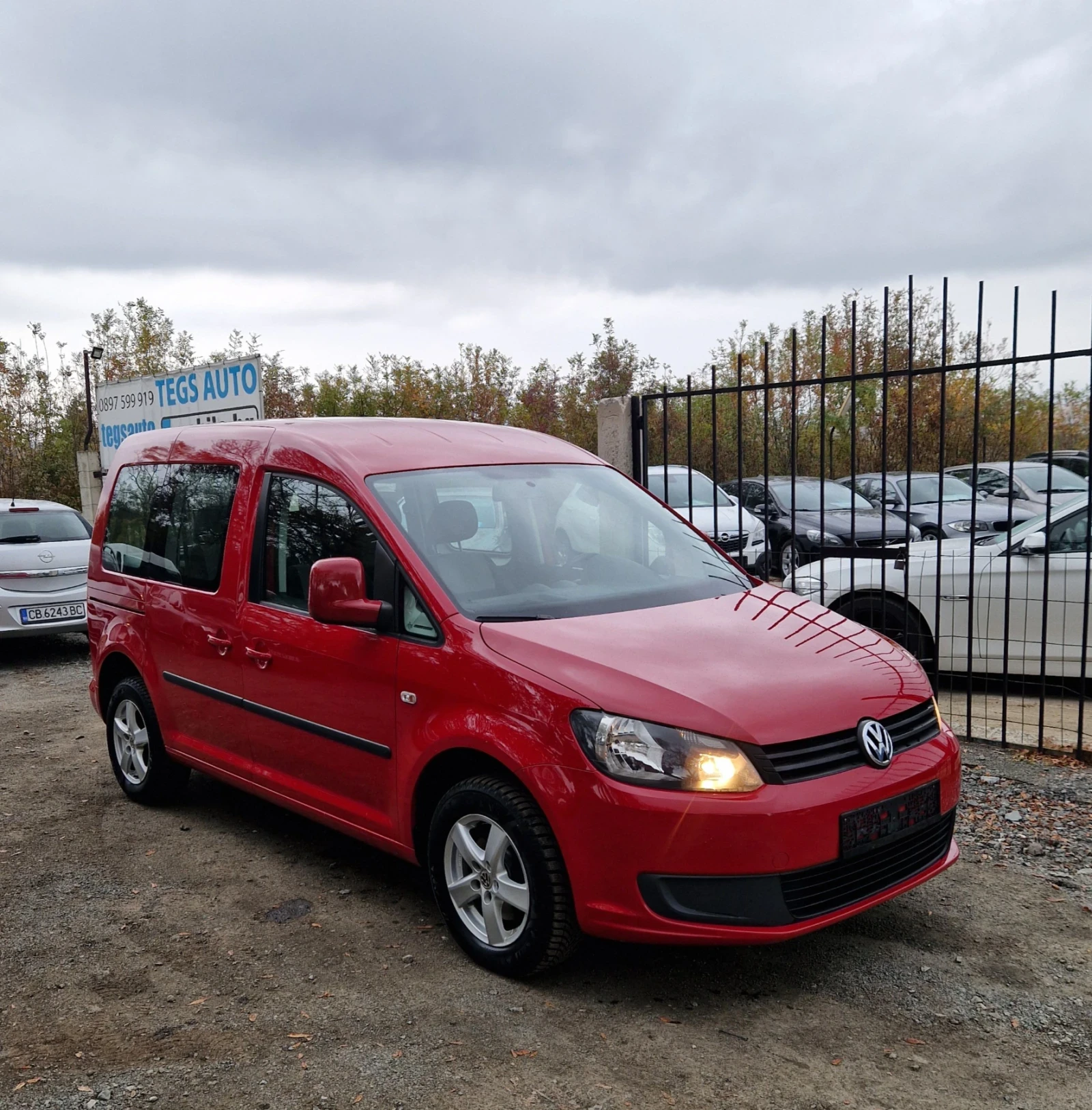 VW Caddy 1.6TDI 102к.с, снимка 4 - Автомобили и джипове - 56660776
