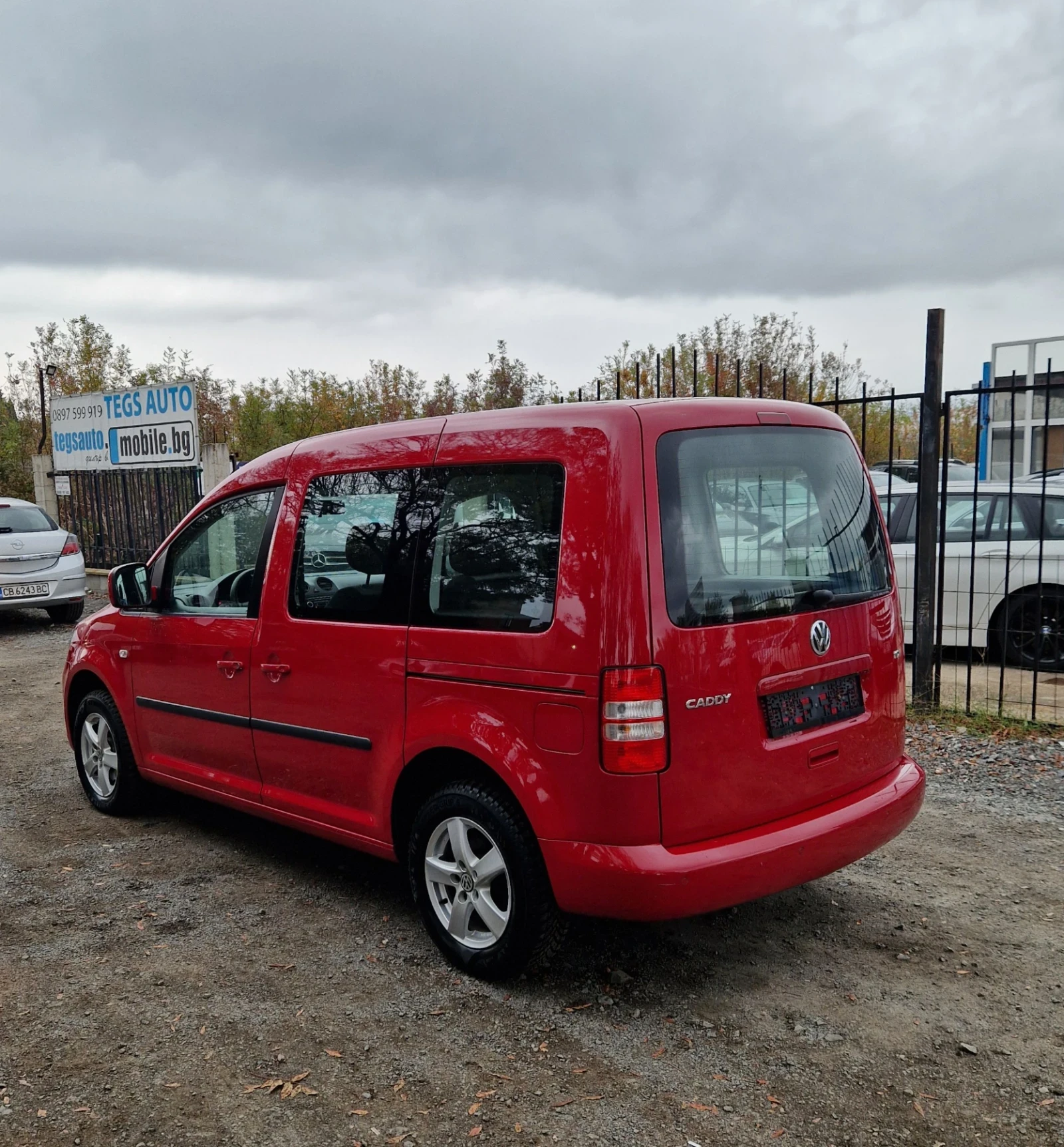 VW Caddy 1.6TDI 102к.с, снимка 5 - Автомобили и джипове - 56660776