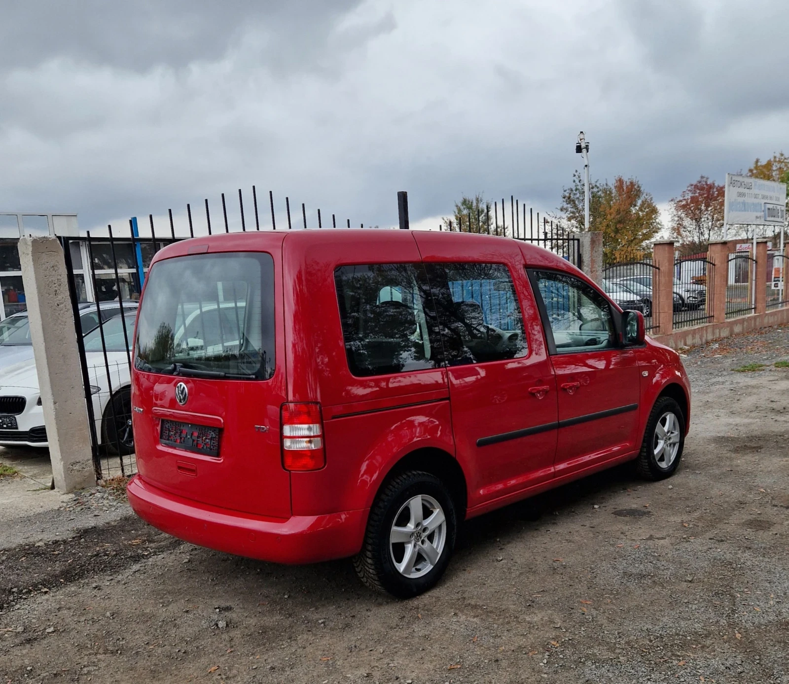 VW Caddy 1.6TDI 102к.с, снимка 7 - Автомобили и джипове - 56660776