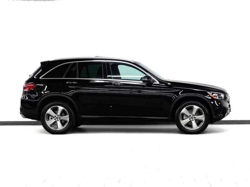 Mercedes-Benz GLC * 300 4MATIC | Nav | Leather | Pano roof | BlindSp, снимка 4 - Автомобили и джипове - 53536071