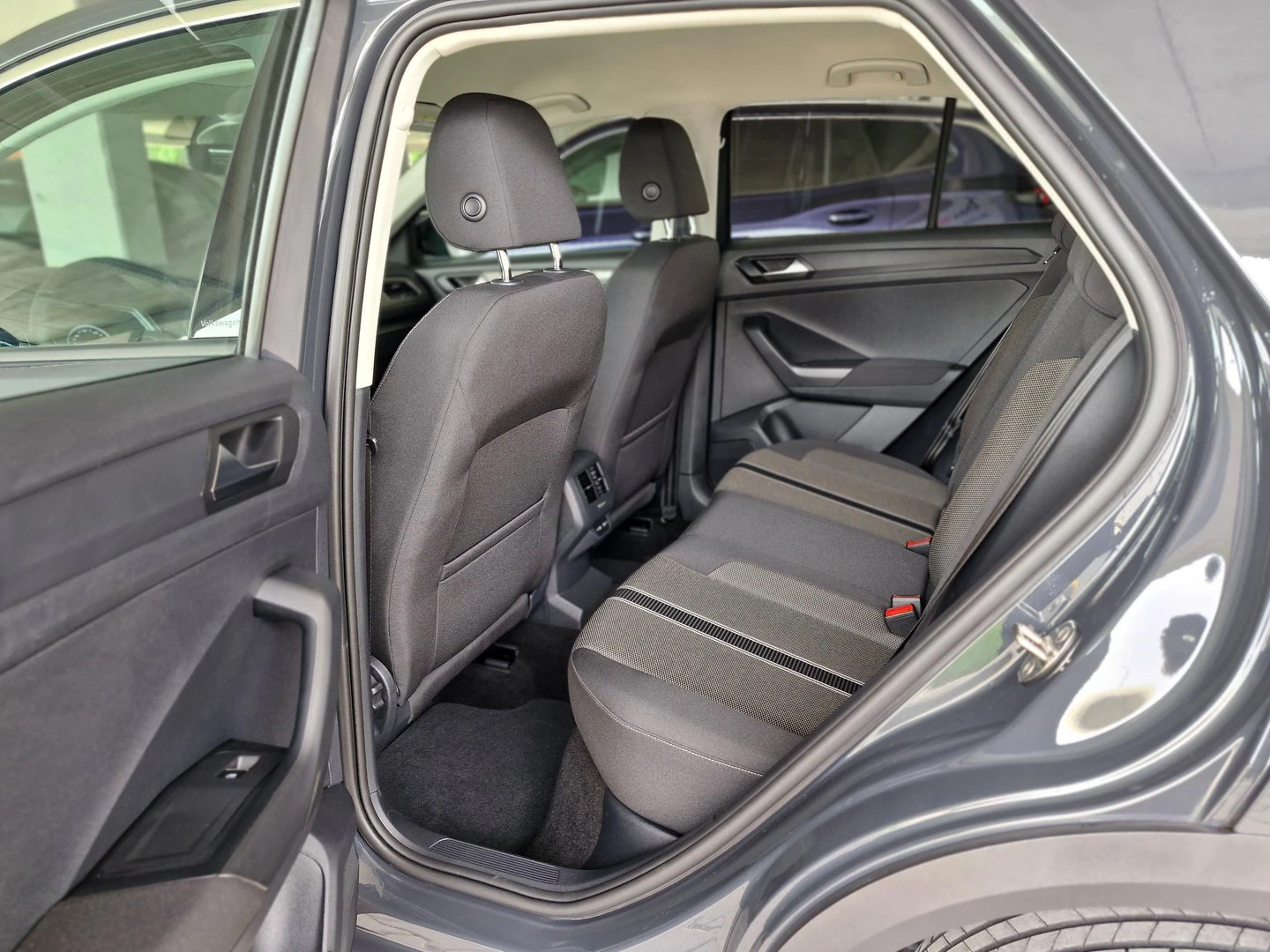 VW T-Roc VW T- Roc Design 1.5 TSI OPF DSG - изображение 6