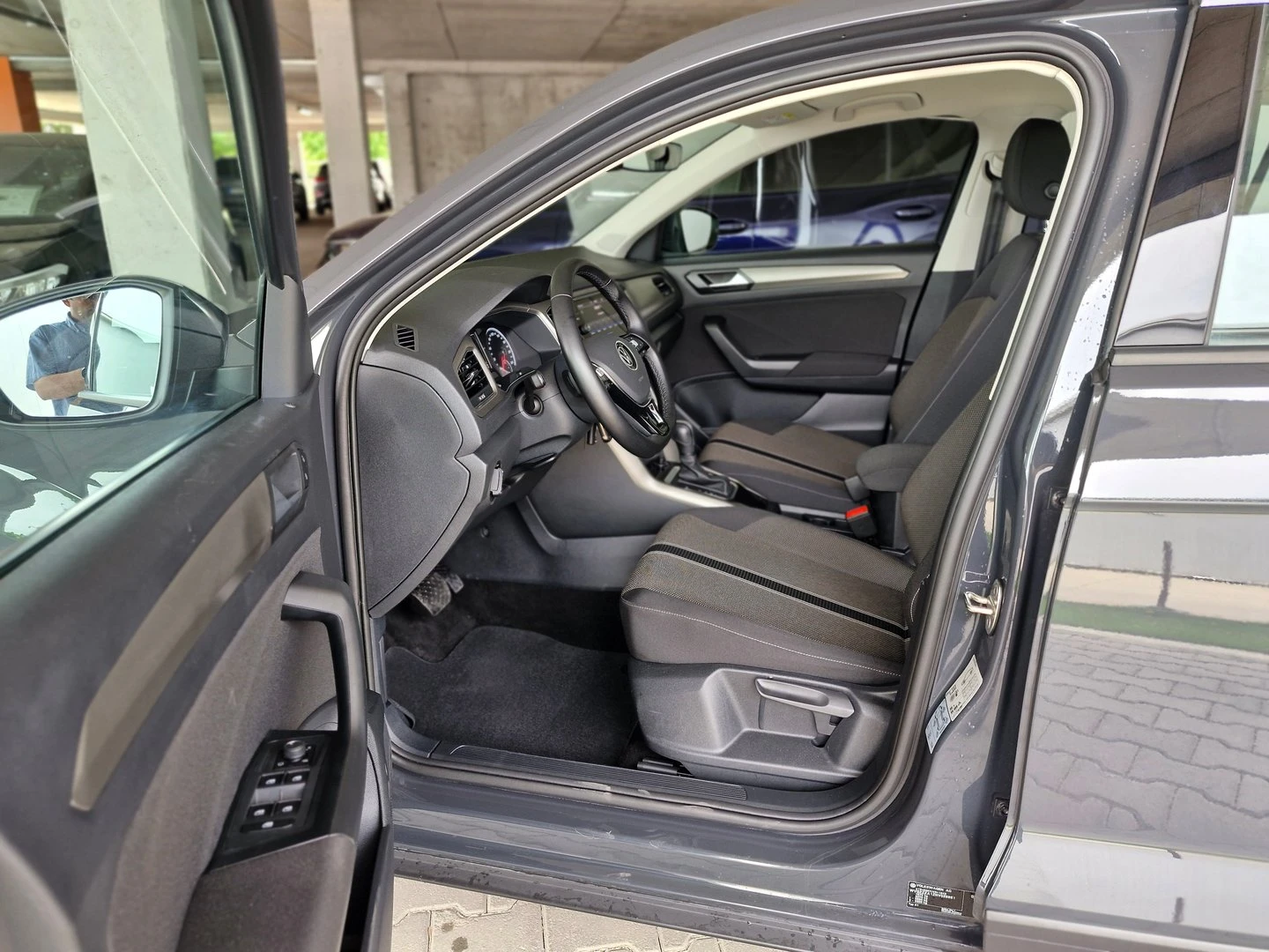 VW T-Roc VW T- Roc Design 1.5 TSI OPF DSG - изображение 5