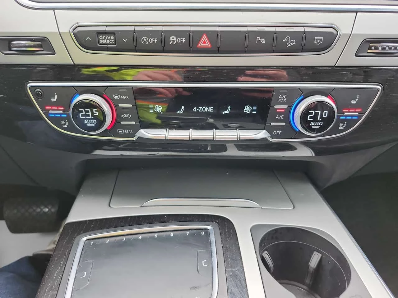 Audi Q7 * Progressiv * ОБДУХВАНЕ* PANO* 360* KEYLESS* , снимка 10 - Автомобили и джипове - 54197674