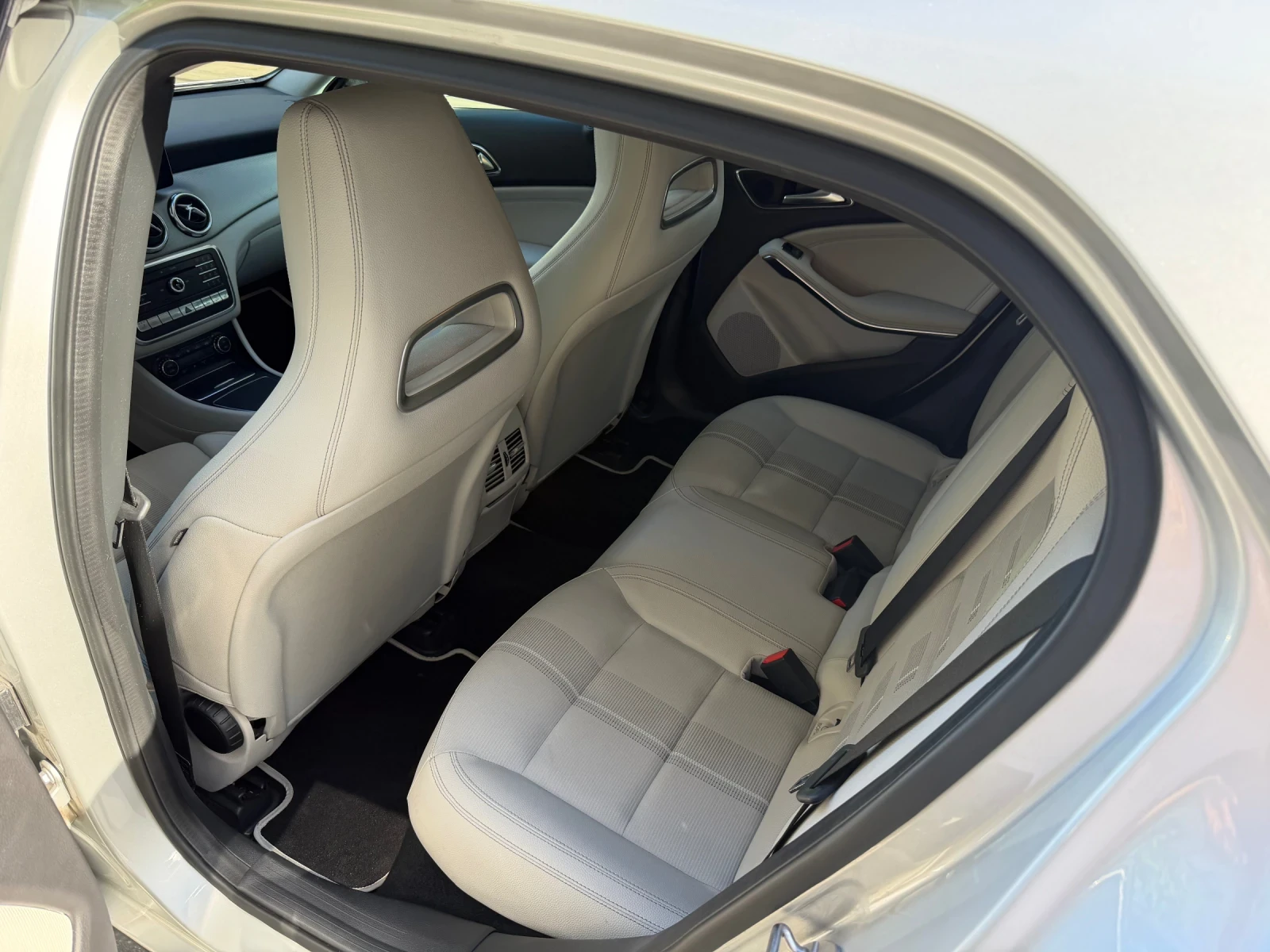 Mercedes-Benz GLA 200 4Matic/Автомат, снимка 11 - Автомобили и джипове - 55123841