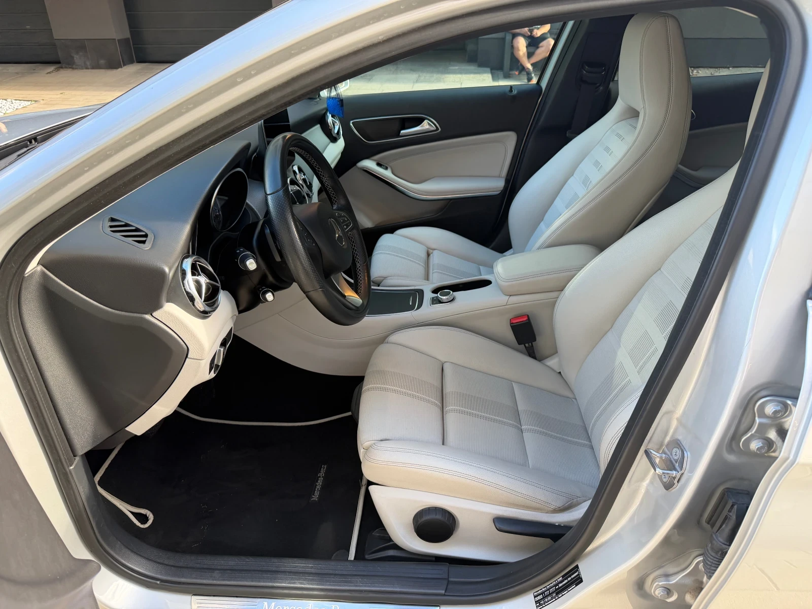 Mercedes-Benz GLA 200 4Matic/Автомат, снимка 13 - Автомобили и джипове - 55123841