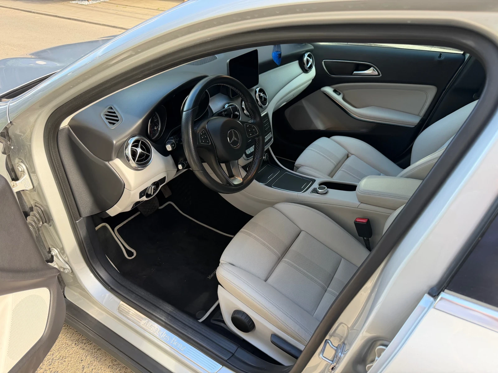 Mercedes-Benz GLA 200 4Matic/Автомат, снимка 14 - Автомобили и джипове - 55123841