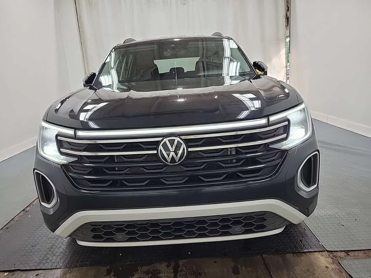 VW Atlas * PEAK EDITION * CARFAX * , снимка 2 - Автомобили и джипове - 55509020