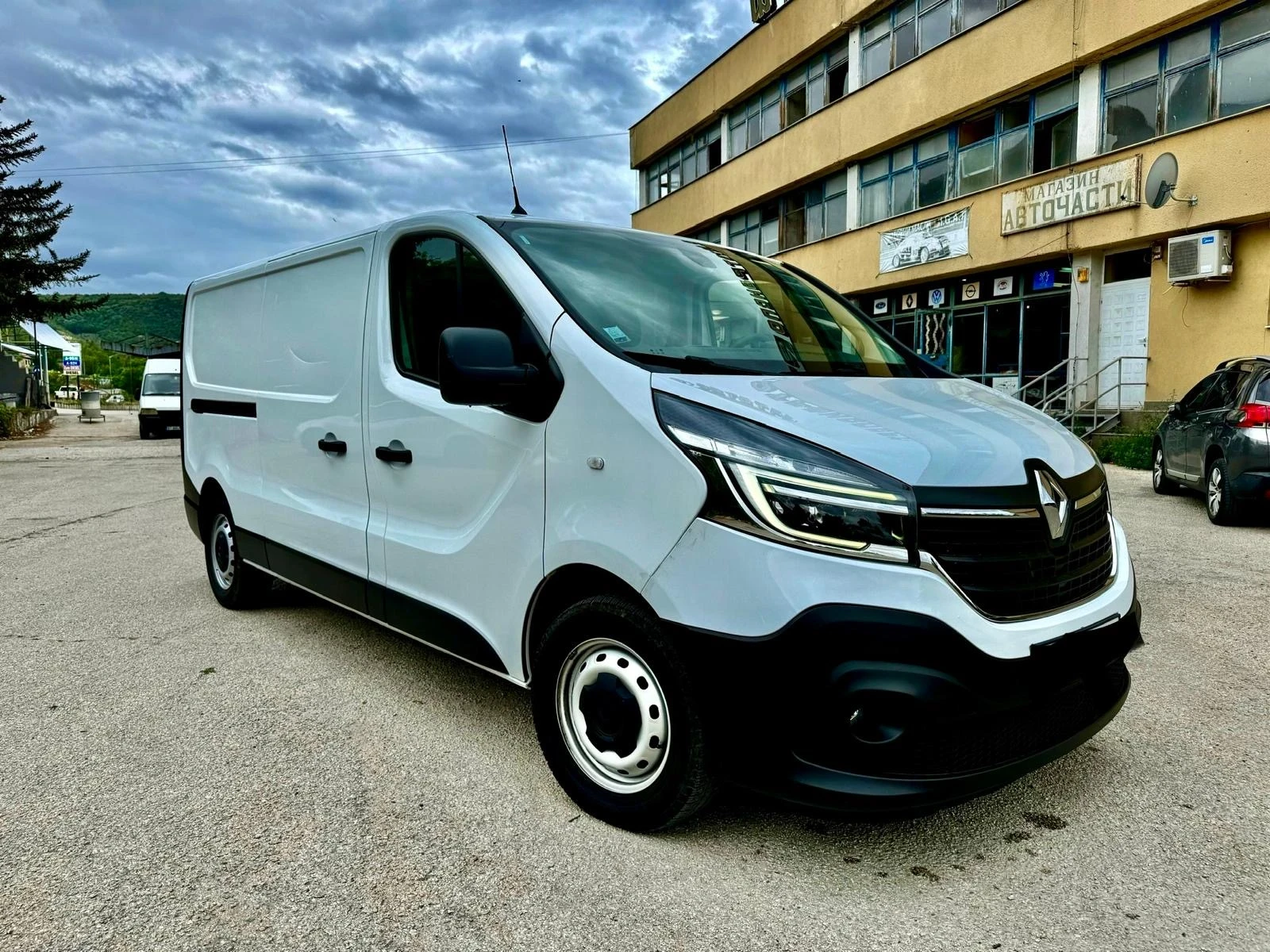 Renault Trafic 2.0 DCI 145 ch L1H2 - изображение 2