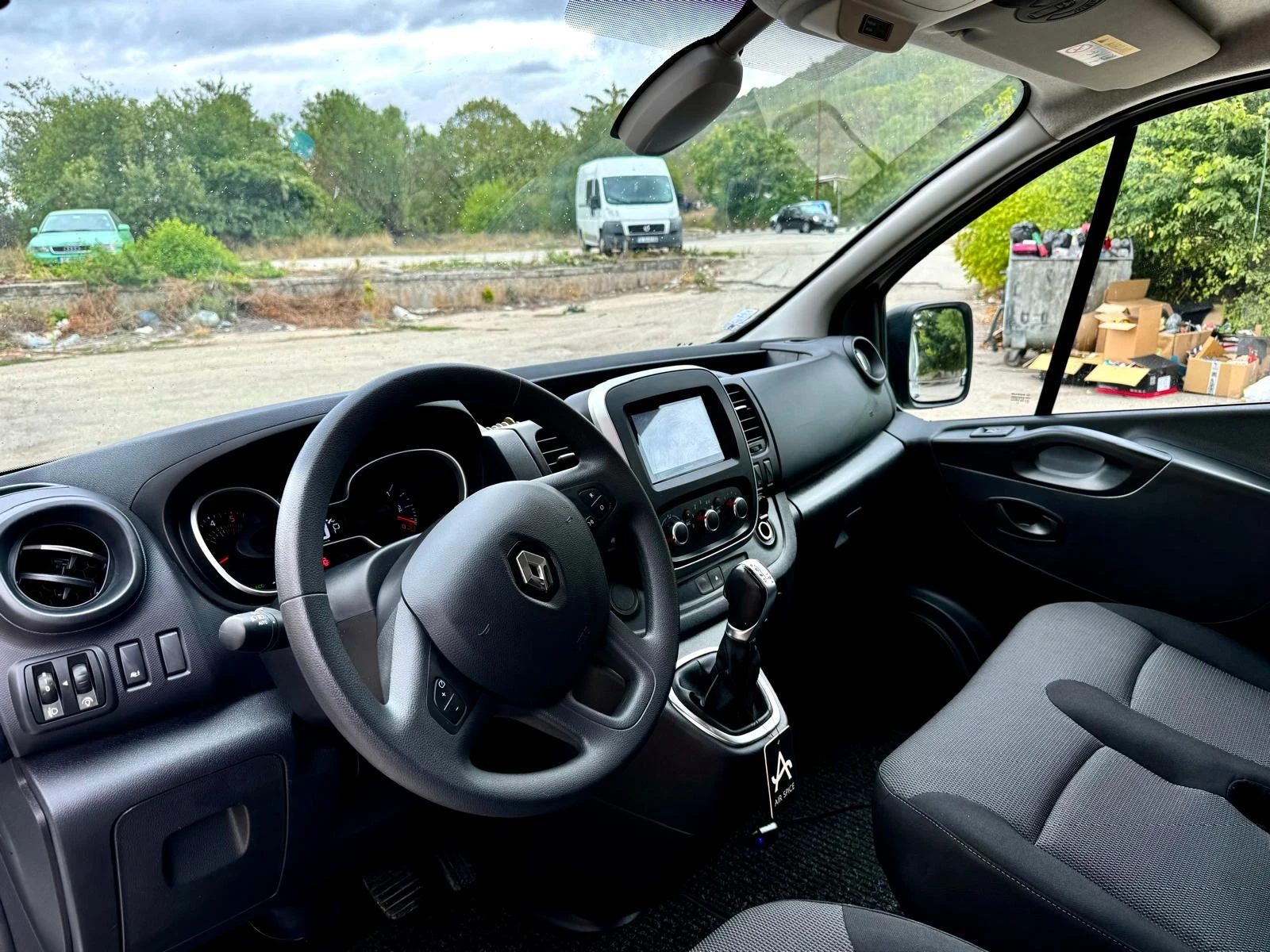 Renault Trafic 2.0 DCI 145 ch L1H2 - изображение 9