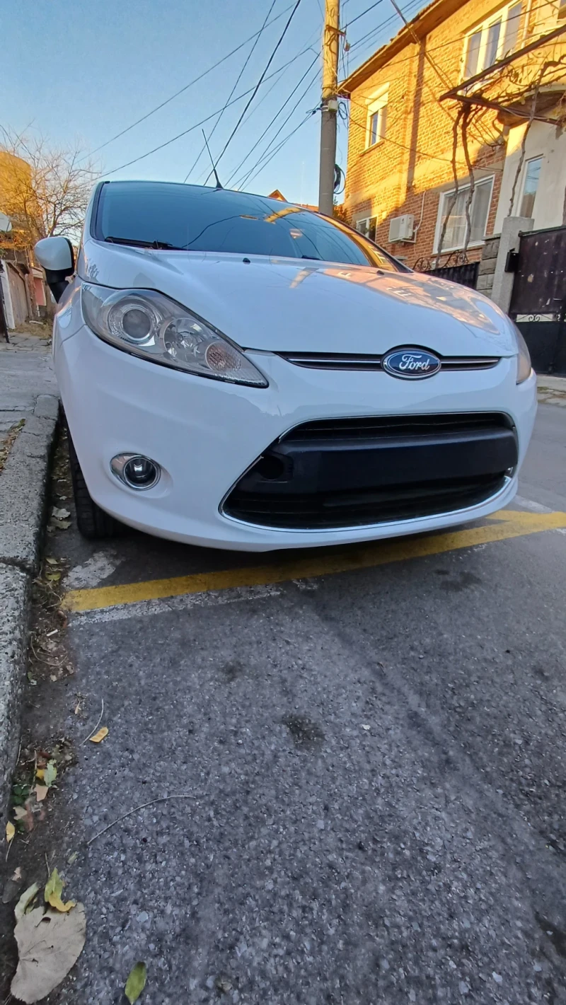 Ford Fiesta 1.4i Titanium + , снимка 1 - Автомобили и джипове - 48102268