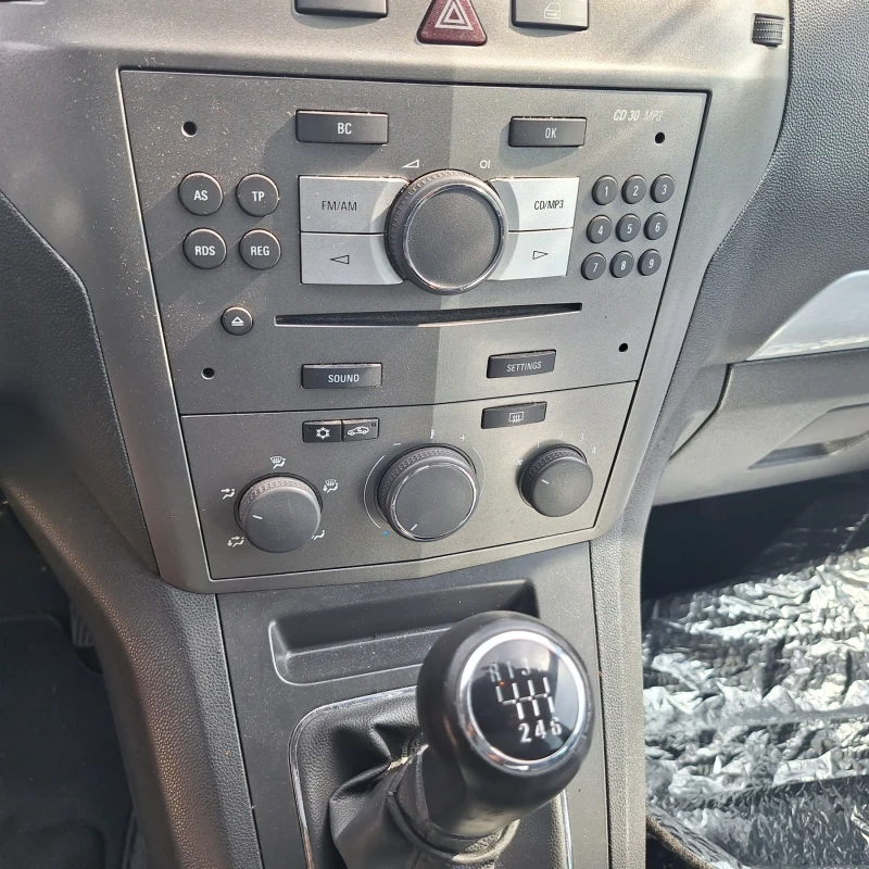 Opel Zafira 2.2  i, снимка 13 - Автомобили и джипове - 52648534