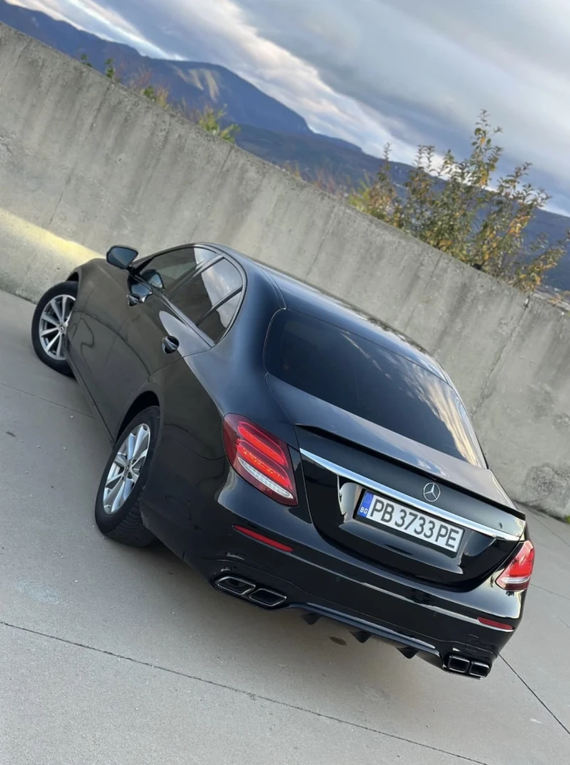 Mercedes-Benz E 220, снимка 3 - Автомобили и джипове - 52443729