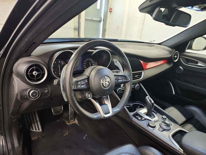 Alfa Romeo Giulia * VELOCE* AWD* PANO* DISTRONIC* KAMERA* PODGREV* , снимка 9 - Автомобили и джипове - 53122286