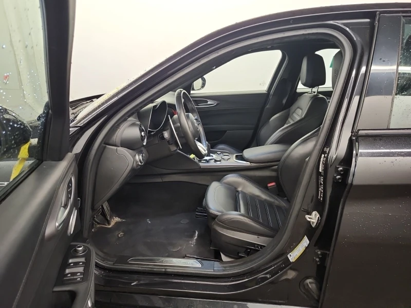 Alfa Romeo Giulia * VELOCE* AWD* PANO* DISTRONIC* KAMERA* PODGREV* , снимка 7 - Автомобили и джипове - 53122286