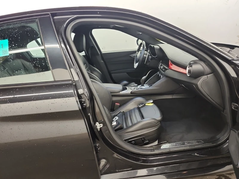 Alfa Romeo Giulia * VELOCE* AWD* PANO* DISTRONIC* KAMERA* PODGREV* , снимка 8 - Автомобили и джипове - 53122286