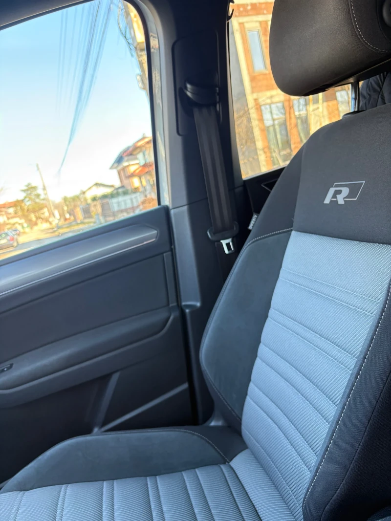 VW Touran R line 2.0TDI 7DSG, снимка 14 - Автомобили и джипове - 53132458