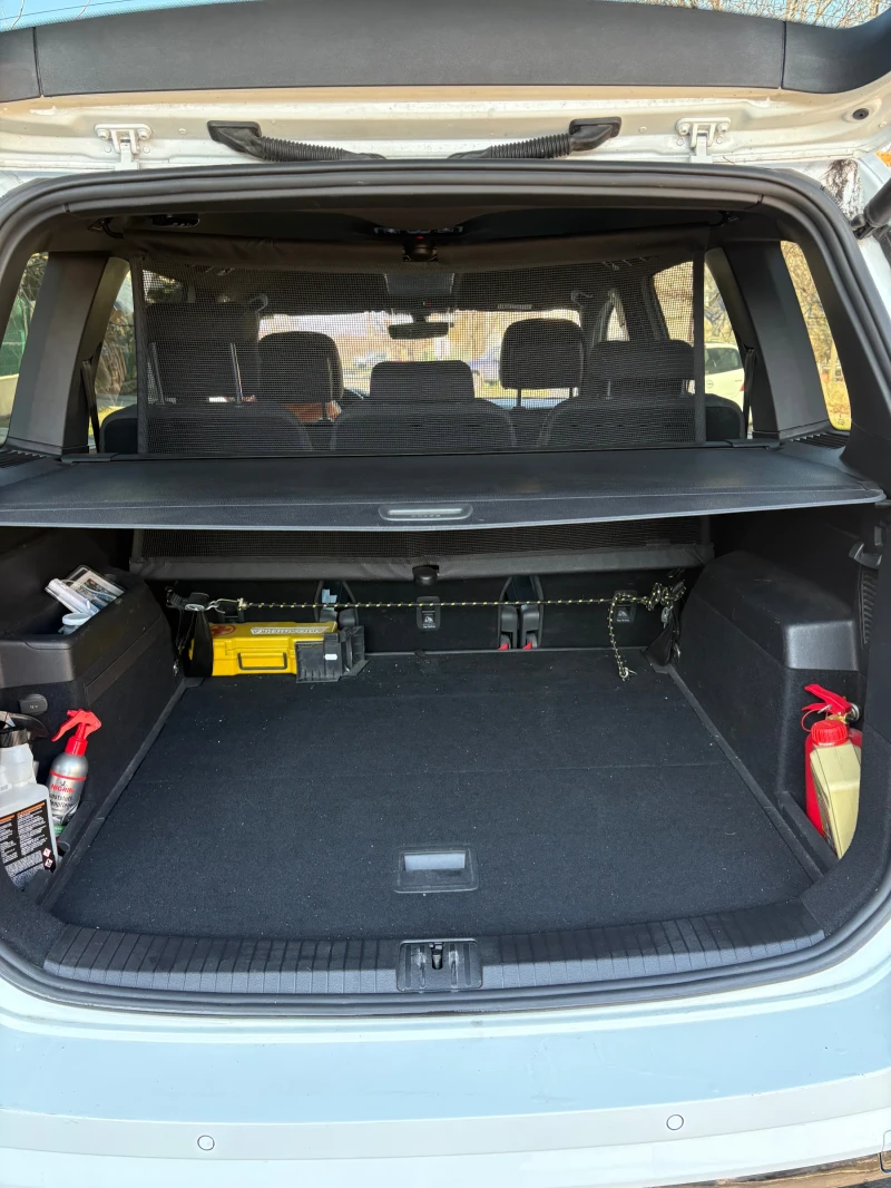 VW Touran R line 2.0TDI 7DSG, снимка 12 - Автомобили и джипове - 53132458