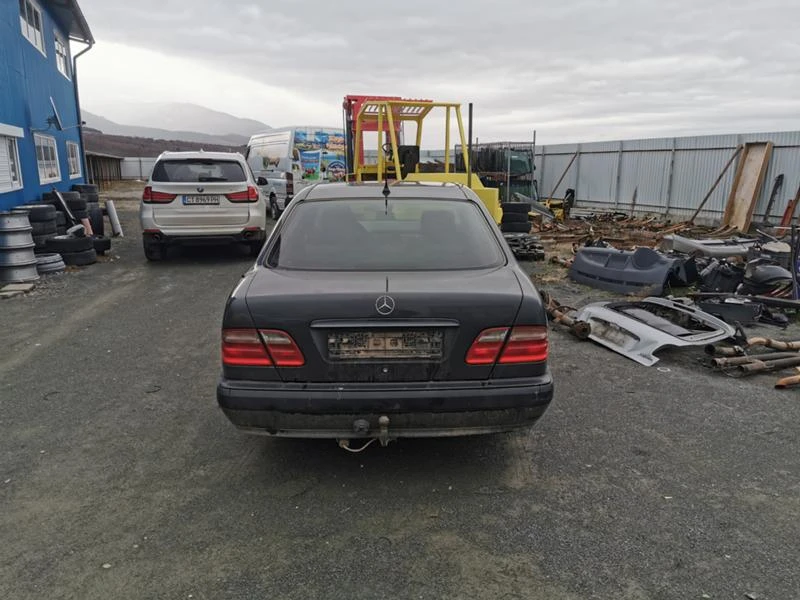 Mercedes-Benz E 270, снимка 4 - Автомобили и джипове - 47183832