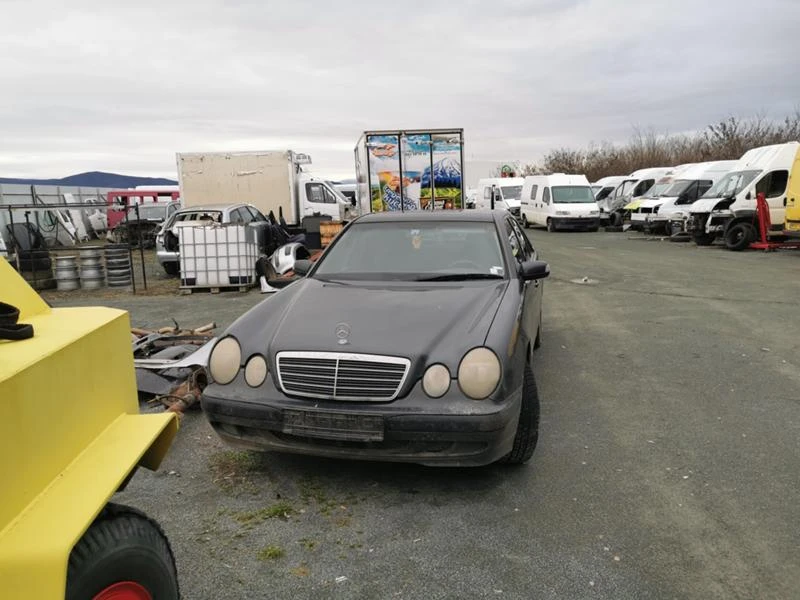 Mercedes-Benz E 270, снимка 1 - Автомобили и джипове - 47183832