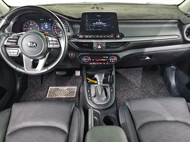 Kia K3 1.6/LUXURY, снимка 7 - Автомобили и джипове - 56702036