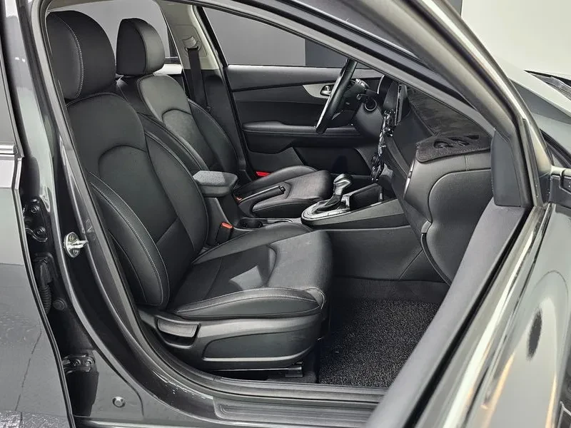 Kia K3 1.6/LUXURY, снимка 10 - Автомобили и джипове - 56702036