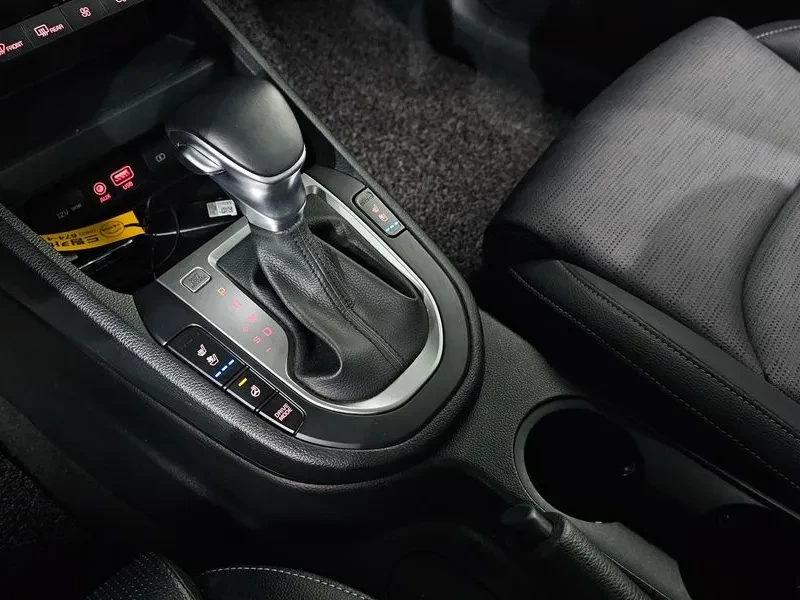 Kia K3 1.6/LUXURY, снимка 9 - Автомобили и джипове - 56702036