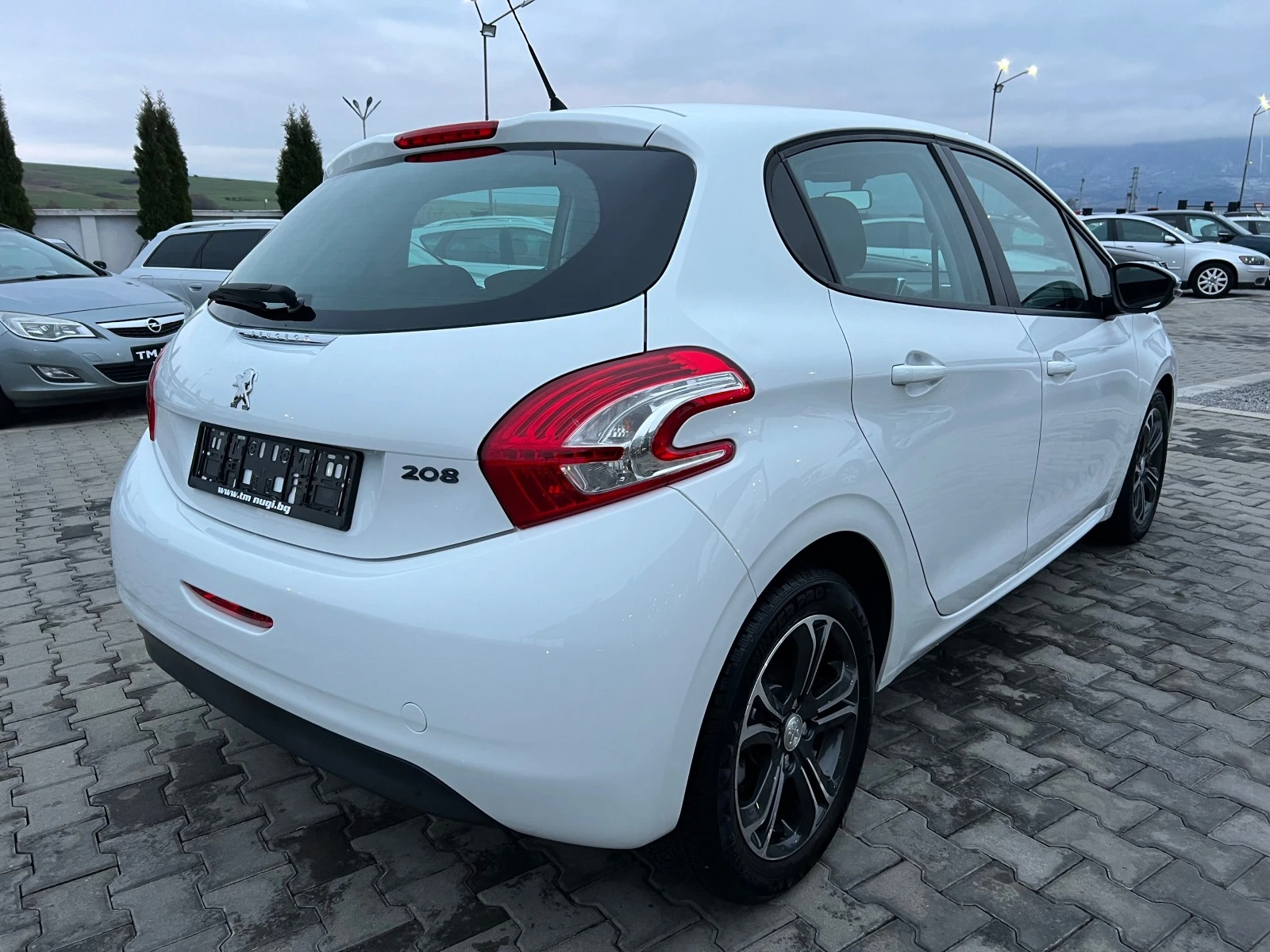 Peugeot 208 1.4i*GPL*NAVI*LED*TOP* - изображение 6