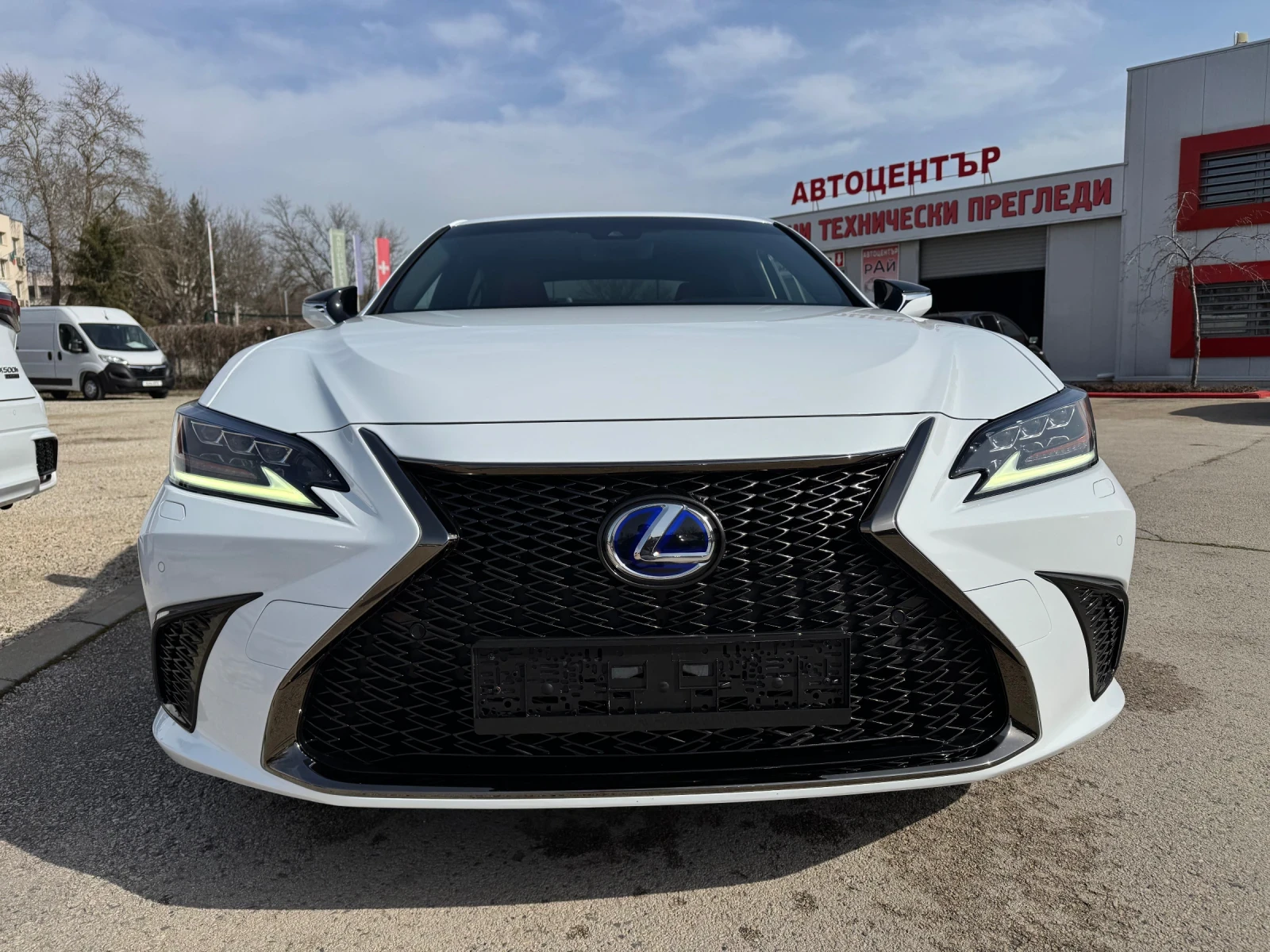 Lexus LS ES 300h 2.5h 72000км. F-Sport 218k.с Гаранция - изображение 2