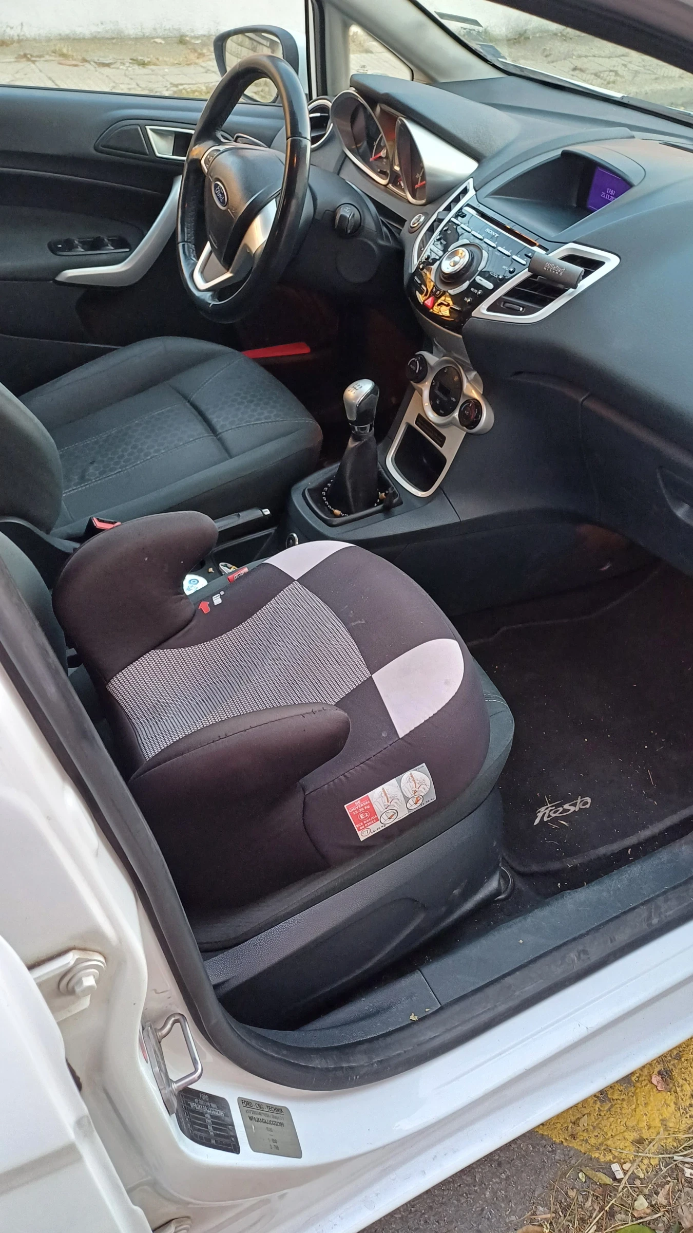 Ford Fiesta 1.4i Titanium +  - изображение 8