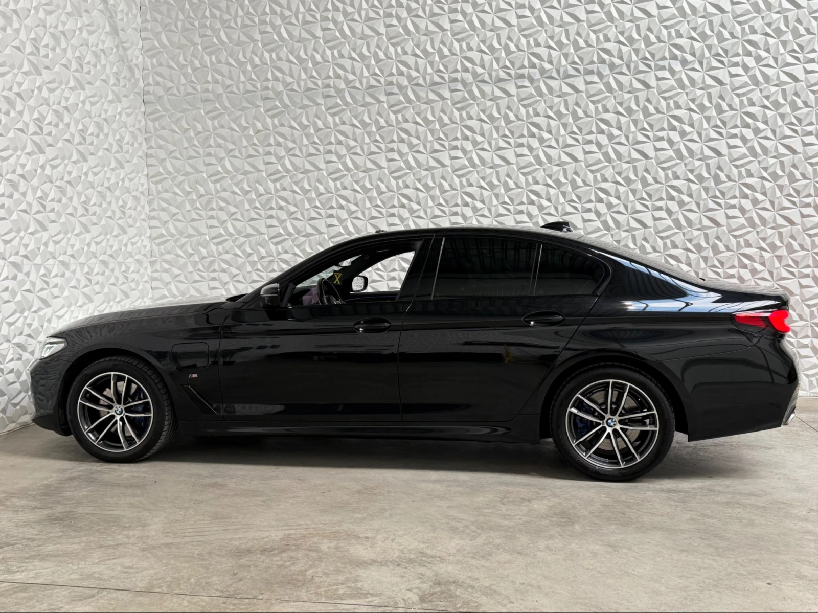 BMW 530E BMW 5 Series 530e M-Pack - изображение 3