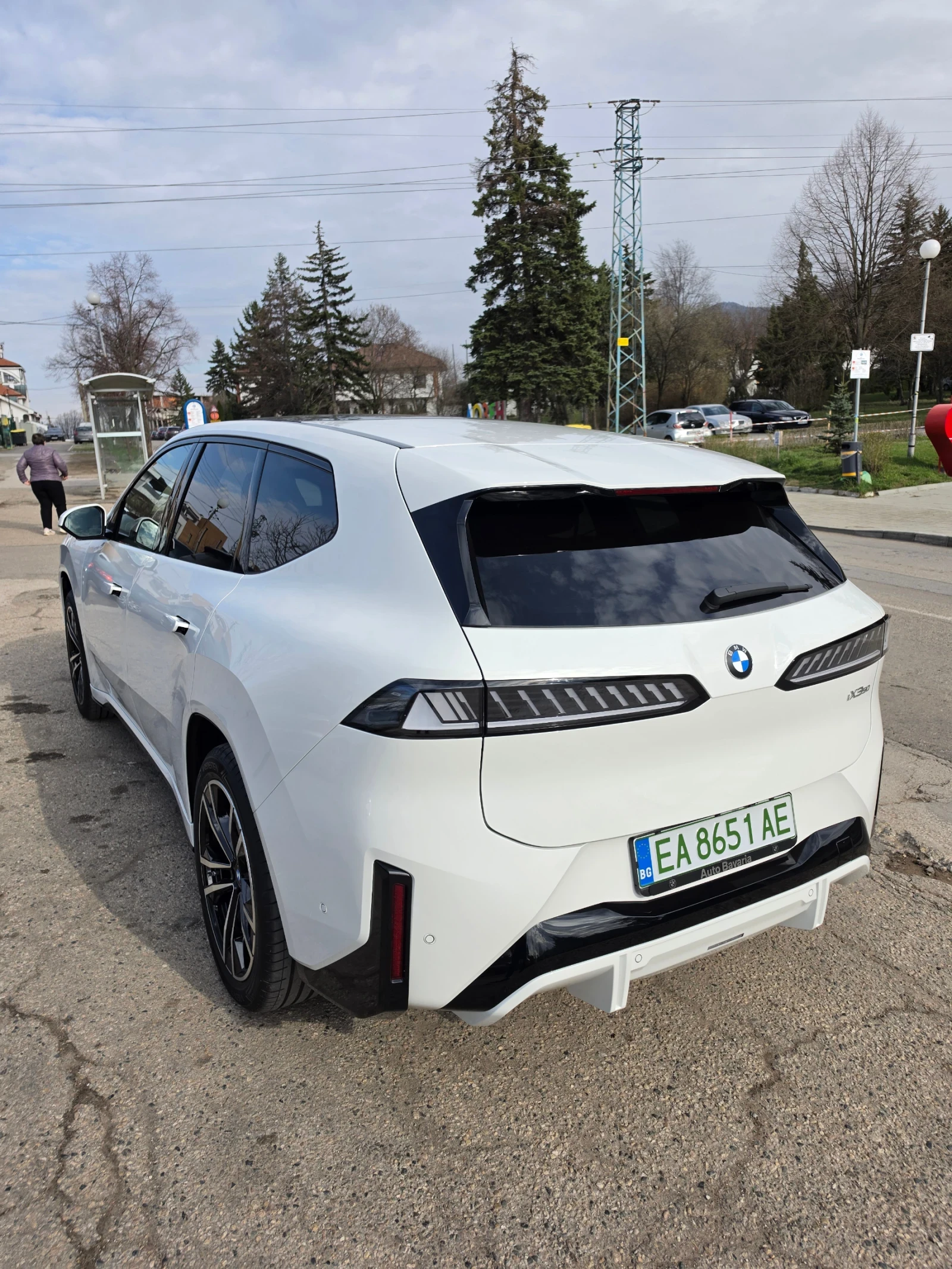 BMW iX3 Neue Klasse, снимка 2 - Автомобили и джипове - 54049373