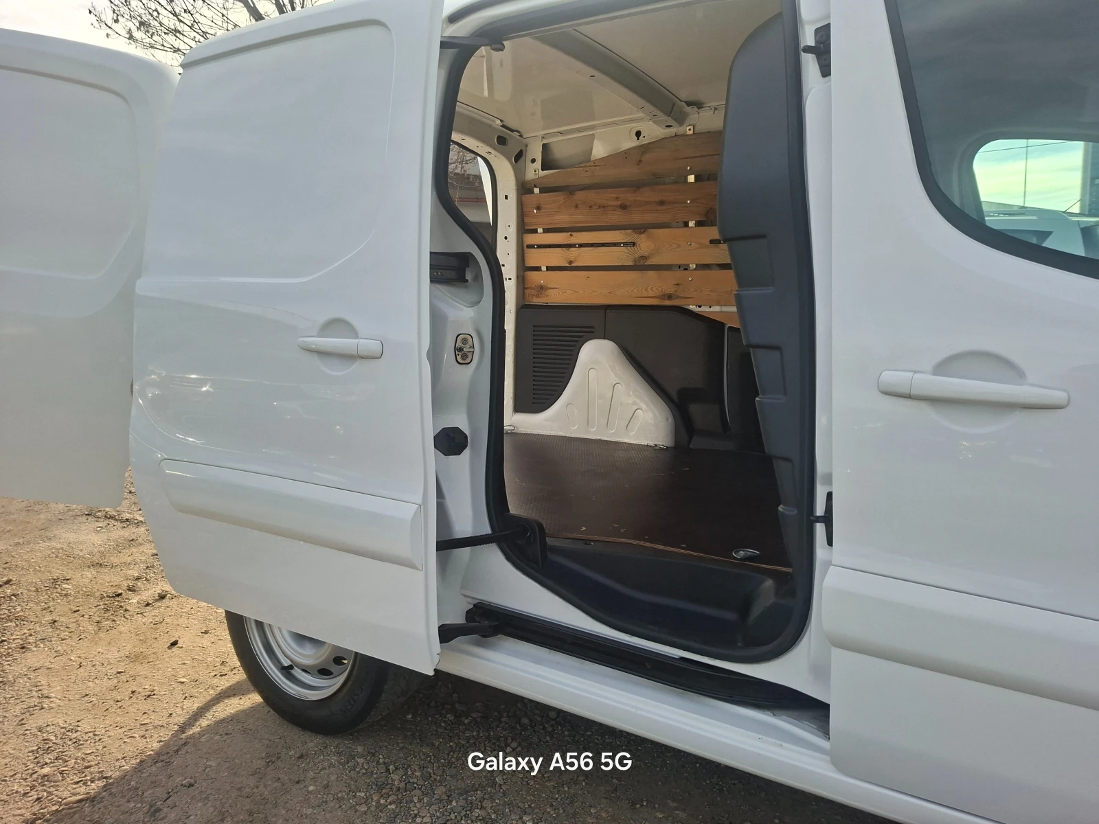 Peugeot Partner  2+ 1 Места, EURO 5, снимка 15 - Автомобили и джипове - 54114453