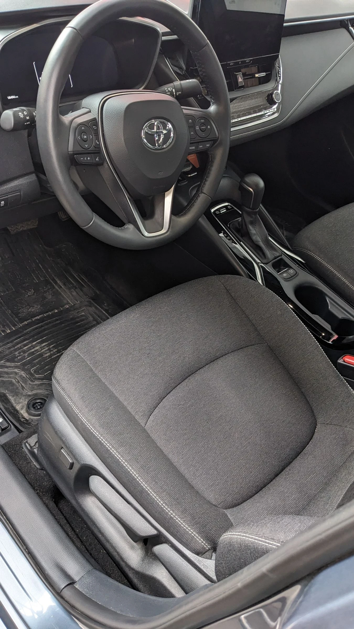 Toyota Corolla 1.8 Хибрид , снимка 16 - Автомобили и джипове - 54263820