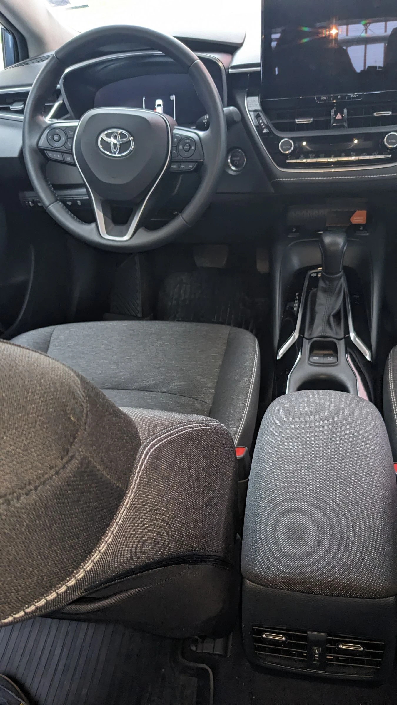 Toyota Corolla 1.8 Хибрид , снимка 15 - Автомобили и джипове - 54263820