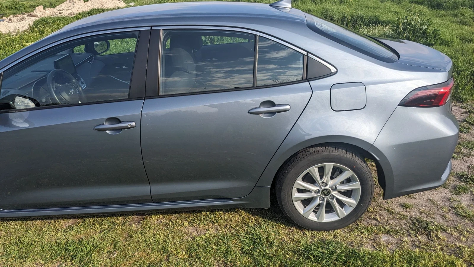 Toyota Corolla 1.8 Хибрид , снимка 10 - Автомобили и джипове - 54263820