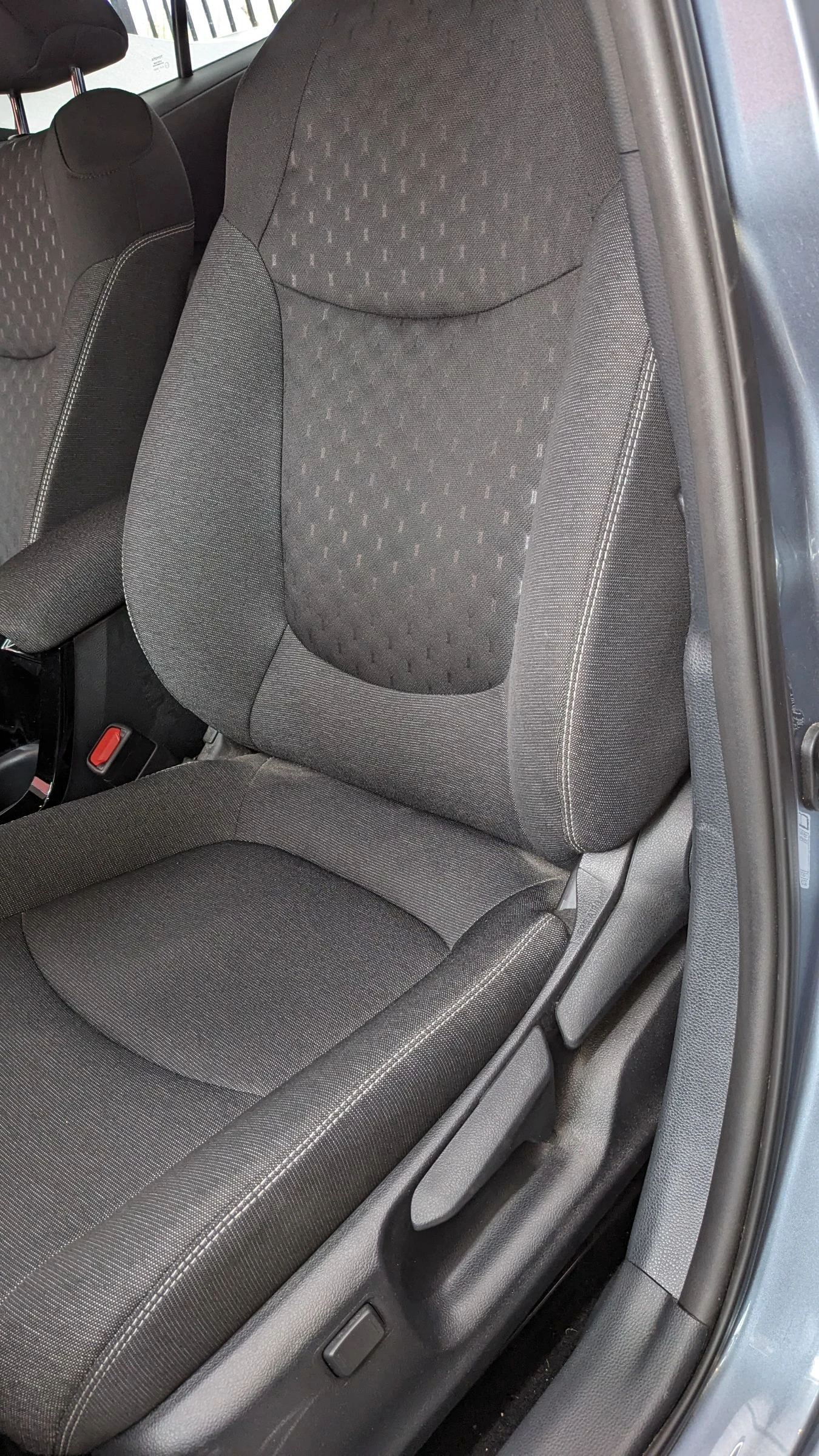 Toyota Corolla 1.8 Хибрид , снимка 13 - Автомобили и джипове - 54263820