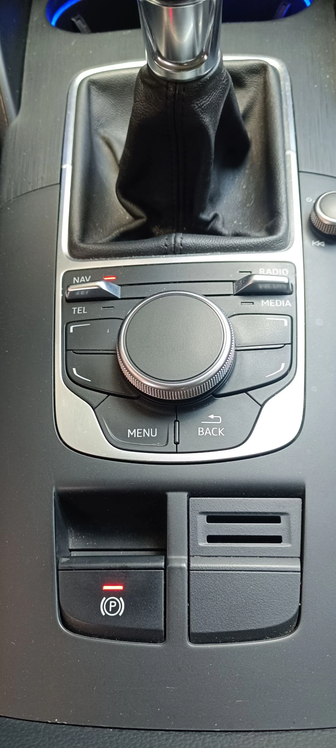 Audi A3 1.6 TDI 105k.c, снимка 10 - Автомобили и джипове - 54303126